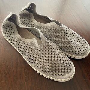 Isle Jacobsen Grey Tulip Slip On Shoes Size 40 US 9.5-10